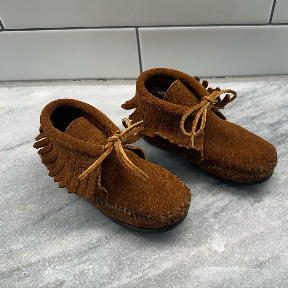 Toddler size 8 Minnetonka Brown Suede Moccasins shoes